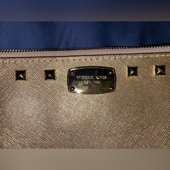 NWOT MK GOLD JETSETTER CLUTCH - Picture 4 of 10